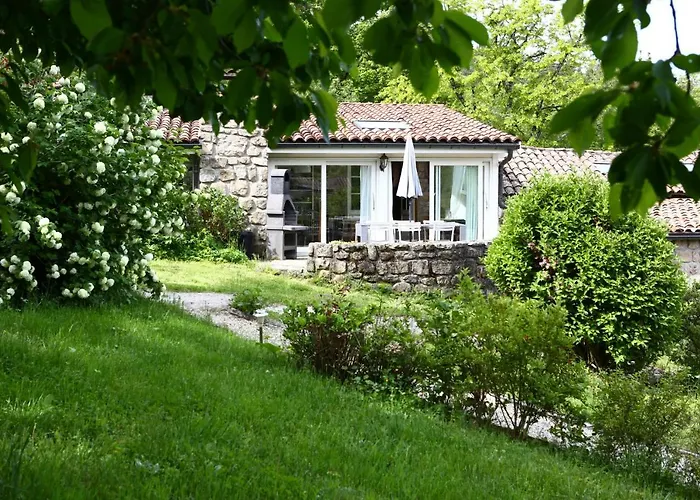 Les Grangeonnes, Gites Nature, Piscine, Bain Nordique, Sauna Pour Accueil Familiale Ou De Groupe